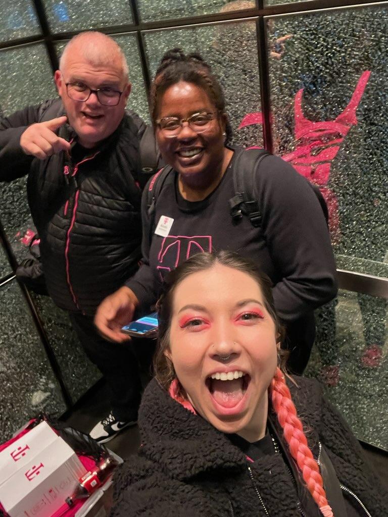 chelleychelle84's tweet photo. Just some cool Magenta kids in da building 🤩 https://t.co/1UkdGhYbvG