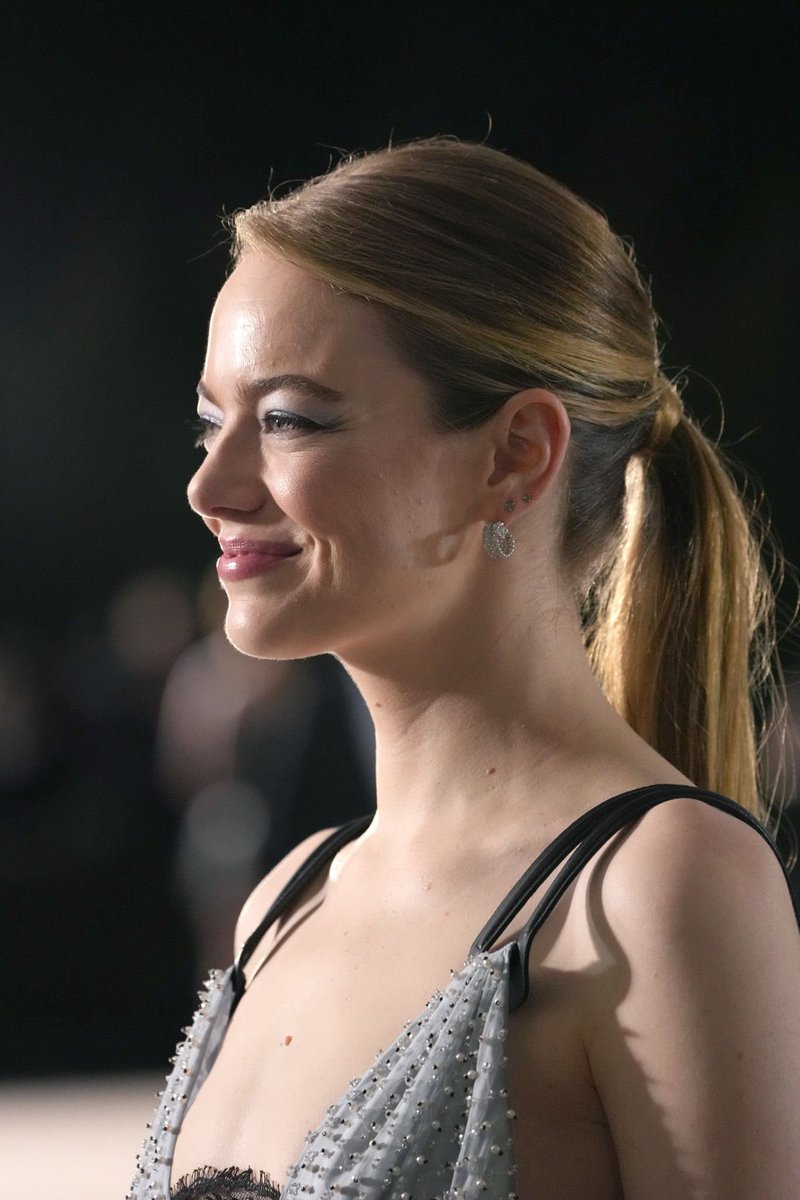 emmarstones's tweet photo. emma stone’s side profile is just unreal https://t.co/fBxYyzuTNY