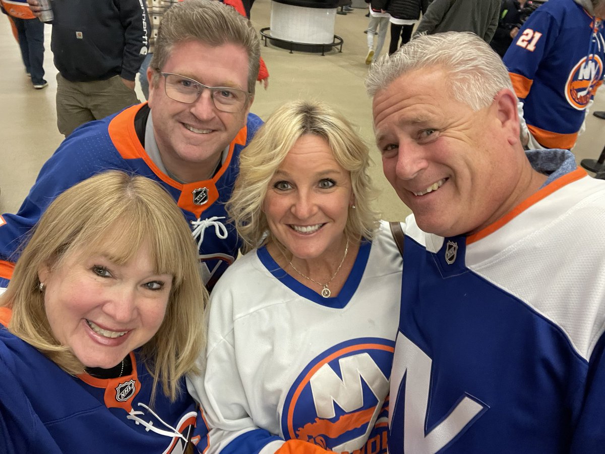 Deborah512's tweet photo. Islanders fans and friends forever! #isles #LetsGoIslanders https://t.co/08KDEbfl9w