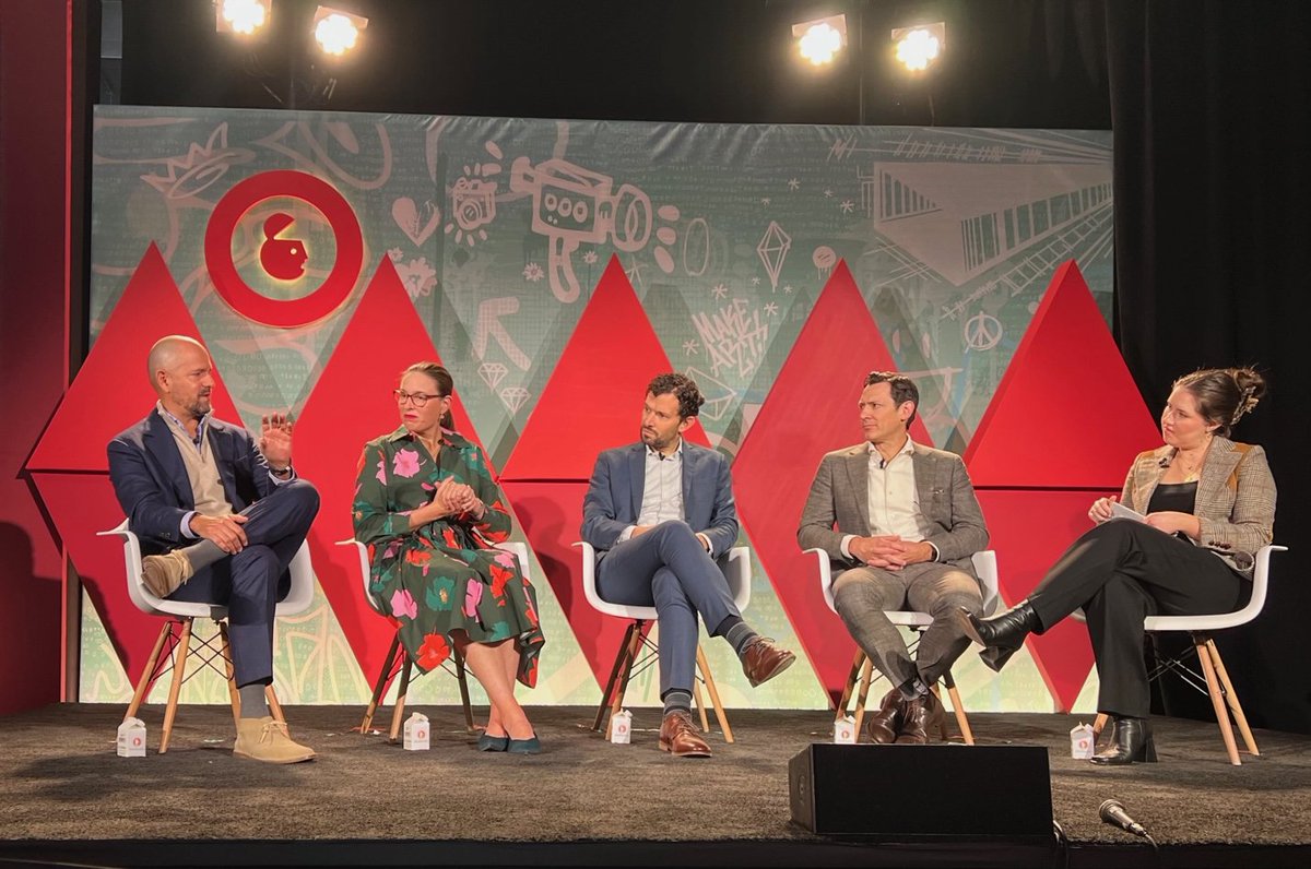 TelevisaUnivision U.S. Advertising and Marketing (@growwithtu) on Twitter photo Today at <a href="/advertisingweek/">Advertising Week</a> #AWNewYork @TeleUniComms GM & EVP of Streaming <a href="/rurbina/">Rafa Urbina</a> joined <a href="/kelseymsutton/">kelsey sutton</a> of <a href="/MarketingBrew/">Marketing Brew ☕️</a> and other streaming leaders to discuss the power of ad-supported streaming and the ways marketers are tapping into ViX to reach and engage with U.S. Hispanics Today at <a href="/advertisingweek/">Advertising Week</a> #AWNewYork @TeleUniComms GM & EVP of Streaming <a href="/rurbina/">Rafa Urbina</a> joined <a href="/kelseymsutton/">kelsey sutton</a> of <a href="/MarketingBrew/">Marketing Brew ☕️</a> and other streaming leaders to discuss the power of ad-supported streaming and the ways marketers are tapping into ViX to reach and engage with U.S. Hispanics