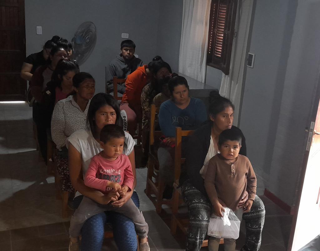 Prensa municipal:

Comandancia  Frías:

Con el acompañamiento de nuestra Intendenta, Inés Ortega, se llevó a cabo un operativo de ANSES y entregas de tarjetas (NBCH) en la Delegación de dicha localidad.