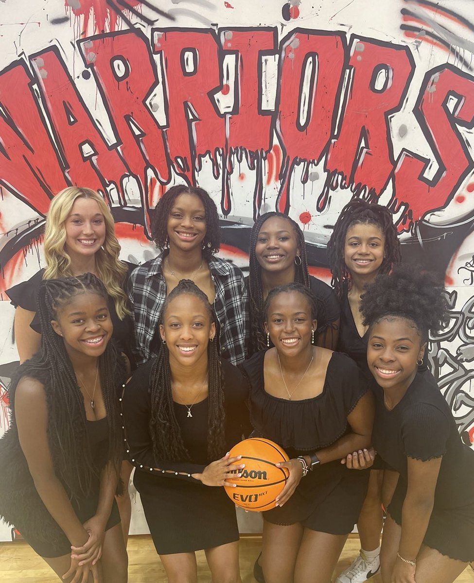 coachmartysmith's tweet photo. Excited about the up coming year with these young ladies. The journey will be special! #together #doyourjob #littlethings #family @ThompsonWbb https://t.co/0uBesTljvw