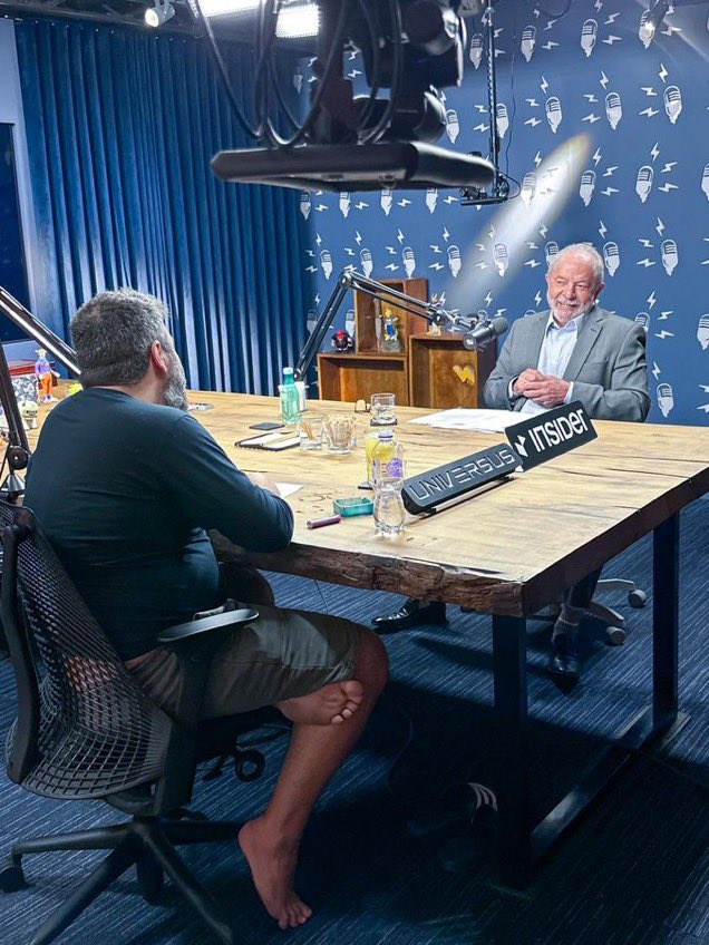 LulaChart's tweet photo. QUER BOLSONARO? Em apenas 1 hora de Podcast aberto a participação de Lula no Flow Podcast tem +1 MILHÃO de pessoas o acompanhando simultaneamente. 

#LulaNoFlow https://t.co/SVJ1BPuset