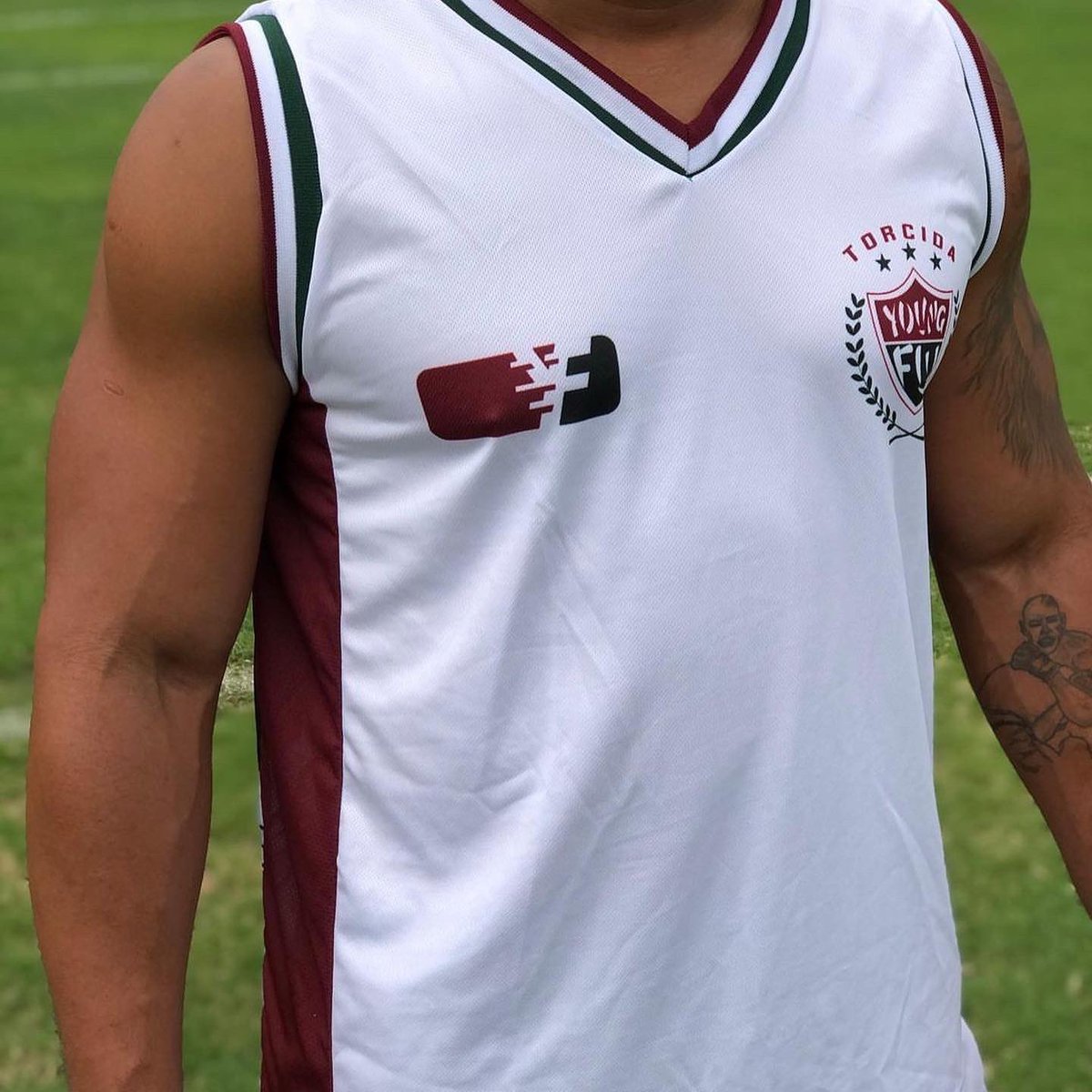 youngfluzonasul's tweet photo. A PRÉ VENDA DA BRABA ESTÁ LANÇADA!!!

Modelo Regata NBA no tecido DRY LISO com a gola e manga finalizada com a RIBANA TRICOLOR (Imagem de ilustração ao lado)

Valor: R$ 70,00
Prazo até 30/10 (posteriormente virá a segunda remessa)

Material exclusivo para componentes da torcida🇭🇺 https://t.co/IxQSenOSrq