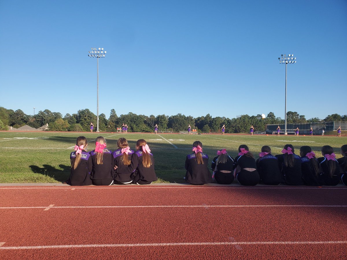 BMS_Cheerkats's tweet photo. #BMSCheerKats supporting our #BMSSophistikats at our last 8th grade FB home game of the season!
#GameOn #Bobkats2K3
#WillisISDBrabham
#CoachEm https://t.co/cfW2GpvjMD
