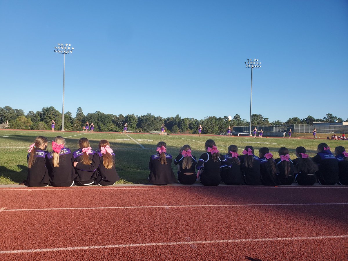 BMS_Cheerkats's tweet photo. #BMSCheerKats supporting our #BMSSophistikats at our last 8th grade FB home game of the season!
#GameOn #Bobkats2K3
#WillisISDBrabham
#CoachEm https://t.co/cfW2GpvjMD