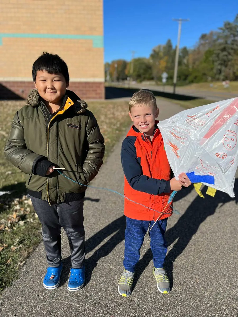 Whitwood2WEDG's tweet photo. My #2ndgraders had a blast testing out their kites with their #5thgrade buddies. These 5th graders were in my class when the pandemic started...I missed them so muchπ when we went to DL. Today made my β₯οΈ happy!!! #623STEM #engineeringdesignprocess #WEare623 https://t.co/1MEZGhun98