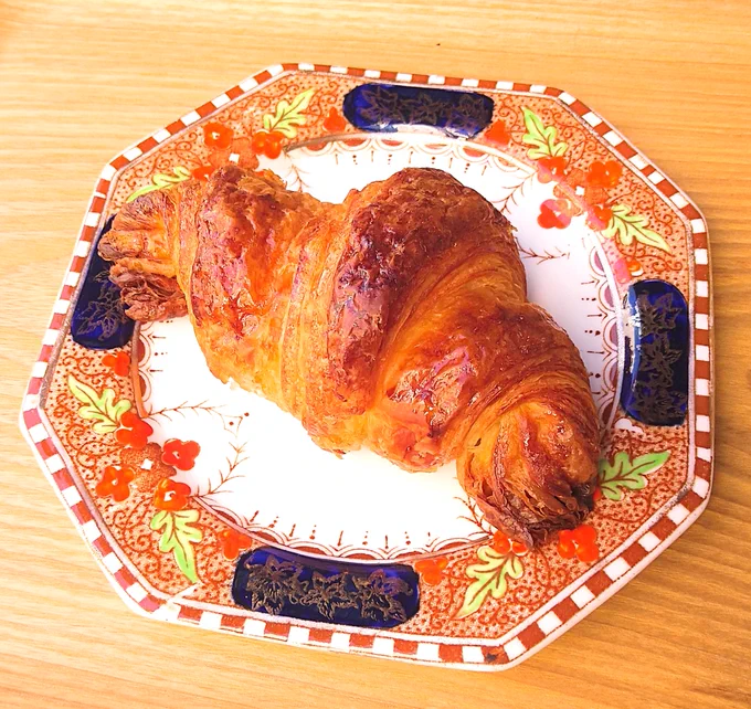 栗のクロワッサン中に栗のアーモンドクリームと栗が一個入ってて秋……(* ' ˘ ` *) 