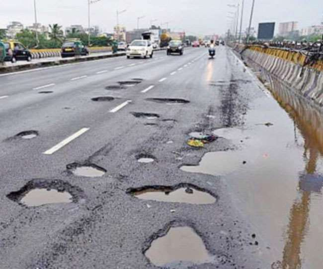 news24tvchannel's tweet photo. खराब सड़क के चलते दुर्घटना हुई तो अफसर होंगे जिम्मेदार, NHAI ने जारी किया सर्कुलर। @OfficeOfNG https://t.co/QAmxXbTYdp