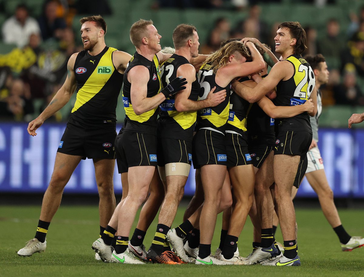 Richmond_FC's tweet photo. We’ve teamed up with @vicrgf to support your mental health as part of Gambling Harm Awareness Week. 

More info – https://t.co/pcLXZWe3gO

#TalkShareSupport https://t.co/mxSz4ThV1m