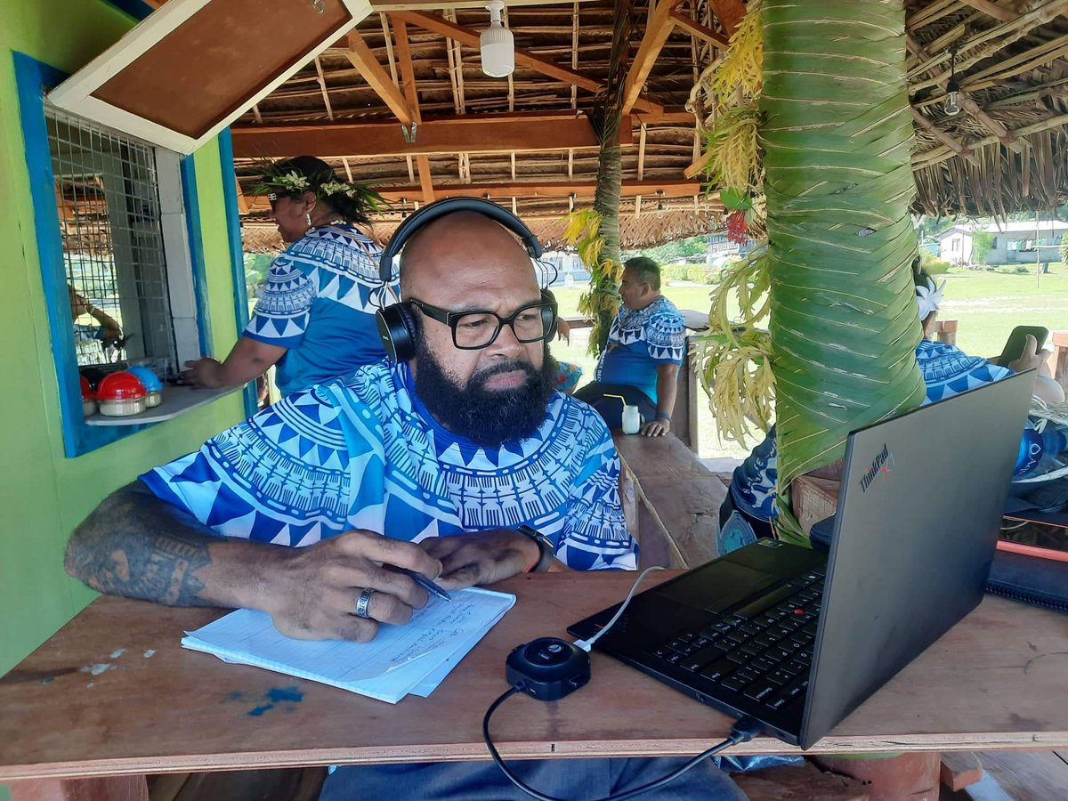 VaniCatanasiga's tweet photo. Living it, breathing it! @FijiCouncil chair, @rasili_sepesa facilitating #PCLE Locally-led Cash Initiatives session all the way from #Kioa. @SC_Fiji @FijiCouncil @WFPAsiaPacific @savechildrenaus @oxfampacific @Pacific_2030 #localisation #CVA4ppl https://t.co/MkRed2rQqZ
