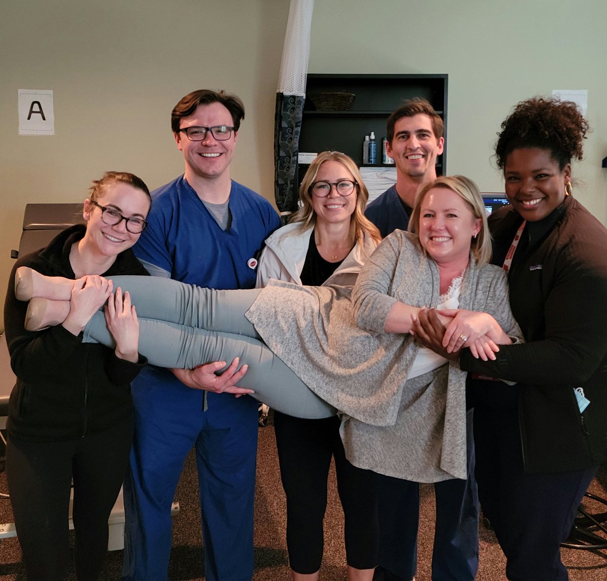 Ortho2Rads's tweet photo. Come learn MSK imaging with us @UW_MSKrad‼️
@UWiscRadiology @UWiscRadEd
@UWHealth
#MSKFellowsAtWork 🩻
#ThanksChristina 🤍❤️🤍
#BestProgram #HandsOnLearning https://t.co/osXm3tCKpq