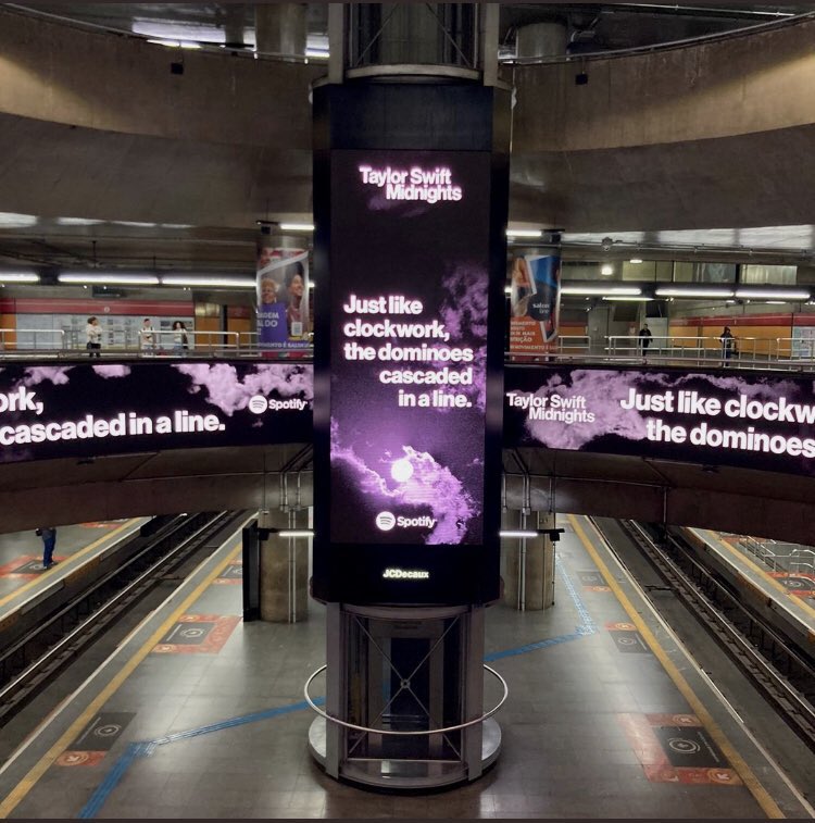 Luisfercarr19's tweet photo. I think this is from Lavender Haze @taylornation13 #TSmidnighTS #CountdownToMidnighTS https://t.co/kTnQfUIzPJ