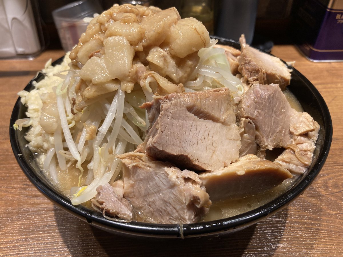 iwao_kanazawa's tweet photo. ラーメン豚嵐
豚嵐ラーメン(野菜ニンニク背脂) ¥900
豚増し ¥200
#ラーメン #らーめん #ラーメン豚嵐 #豚嵐 #豚嵐ラーメン #豚増し #豚増しラーメン #チャーシュー麺 #自家製麺 #ニンニク #あぶら #二郎系 #行列 #行列店 #東京 #蓮根 #ramen #butaarashi #garlic #jiro #tokyo #hasune https://t.co/jMXaOlRD9d