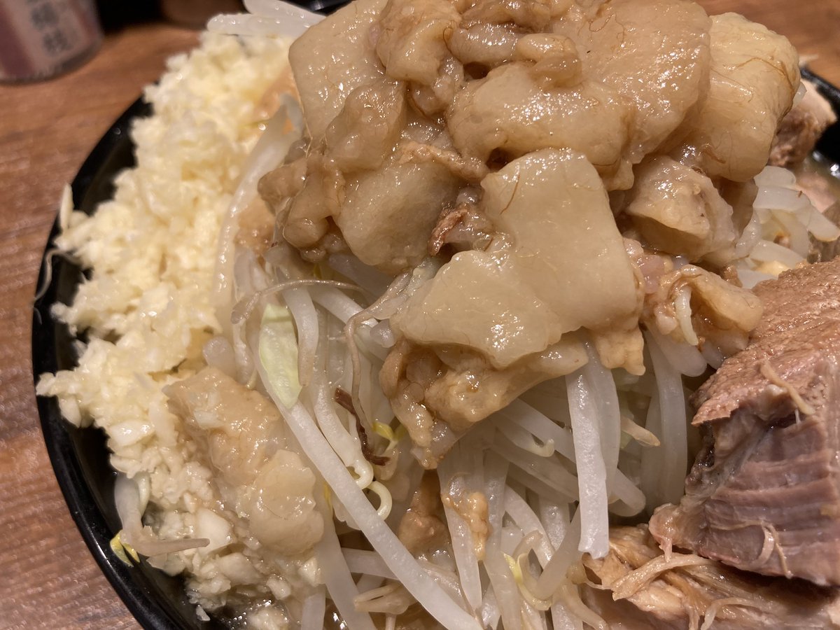 iwao_kanazawa's tweet photo. ラーメン豚嵐
豚嵐ラーメン(野菜ニンニク背脂) ¥900
豚増し ¥200
#ラーメン #らーめん #ラーメン豚嵐 #豚嵐 #豚嵐ラーメン #豚増し #豚増しラーメン #チャーシュー麺 #自家製麺 #ニンニク #あぶら #二郎系 #行列 #行列店 #東京 #蓮根 #ramen #butaarashi #garlic #jiro #tokyo #hasune https://t.co/jMXaOlRD9d