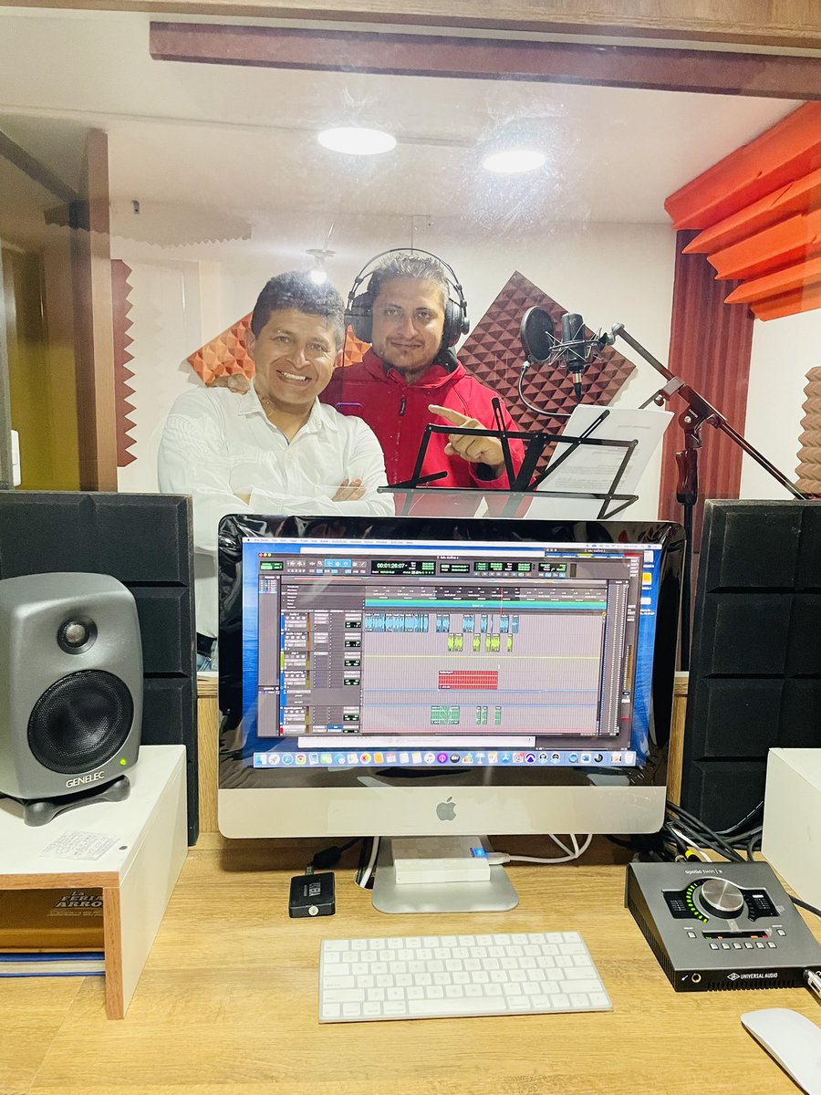 En Kabeza Studios, trabajando en la producción y creación de campañas políticas junto al gran maestro y director de directores, mi brother Diego Marcelo. 😂🎙🎧☝🏻
