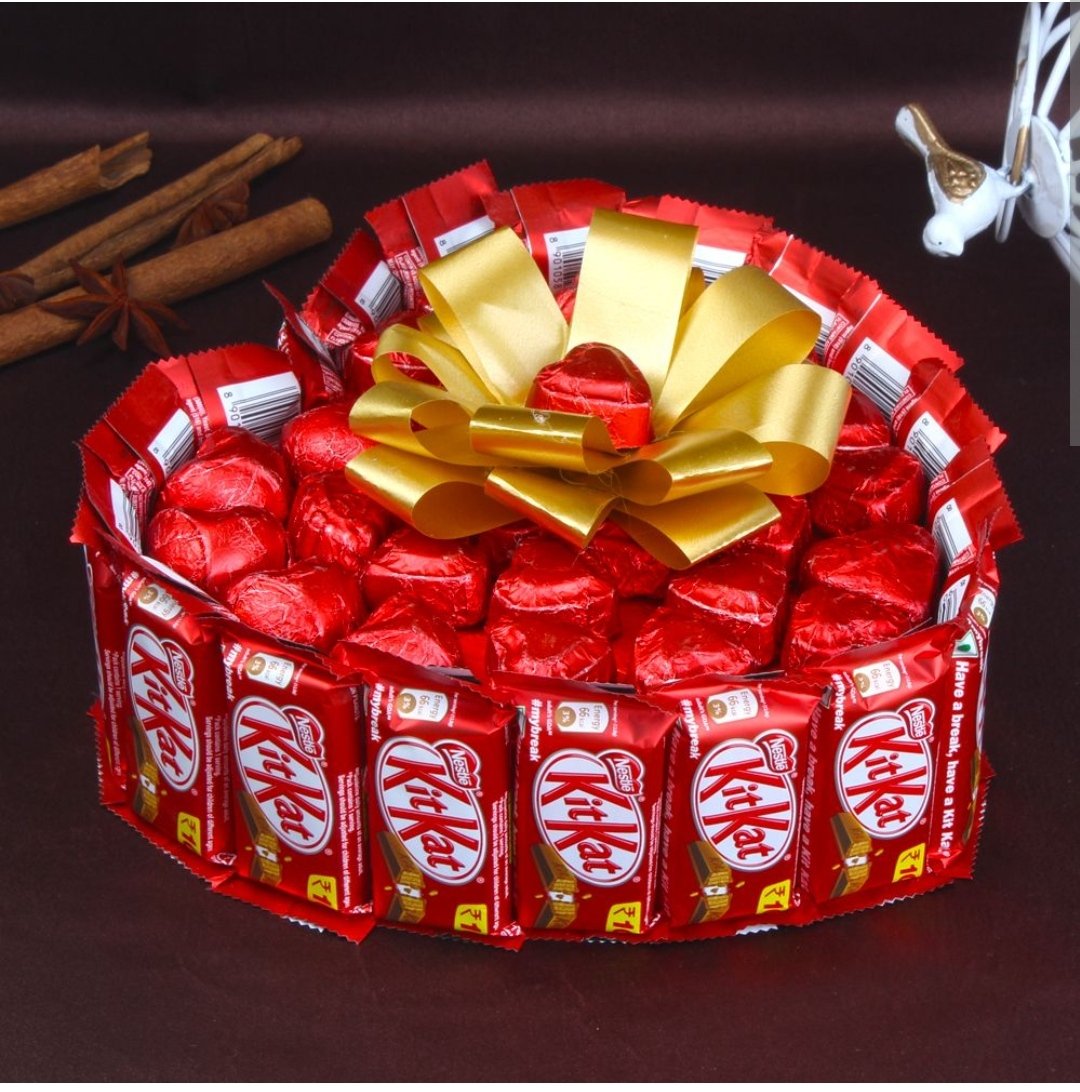 iamarchis16's tweet photo. Kuch mitha hojaye.🥳😀 Diwali
Smile often,be happy,laugh loudly,eat chocolate. Agar koi gussa ho toh 🍫🍫🍫 dedo. #diarymilk #kitkat #celebrations https://t.co/bmaiVFIhbR