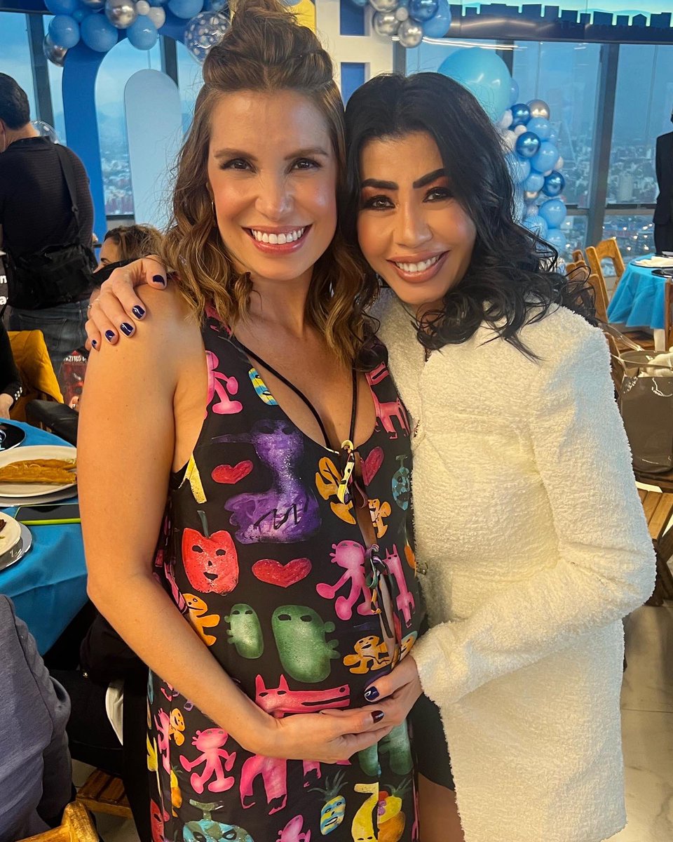 PArsof's tweet photo. .Feliz de celebrar la próxima llegada de #Churrito BB con mi segunda familia por elección y regalo de vida.

Las amooo siempre y para siempre @andyescalona @Andy__Rodriguez #Nat #Pau 

Me encanta ver a grandes y queridos amigas y amigos. 

#ChurritoBB
#FamilyandFriends
#🇲🇽❤️ https://t.co/rAz79r9D67