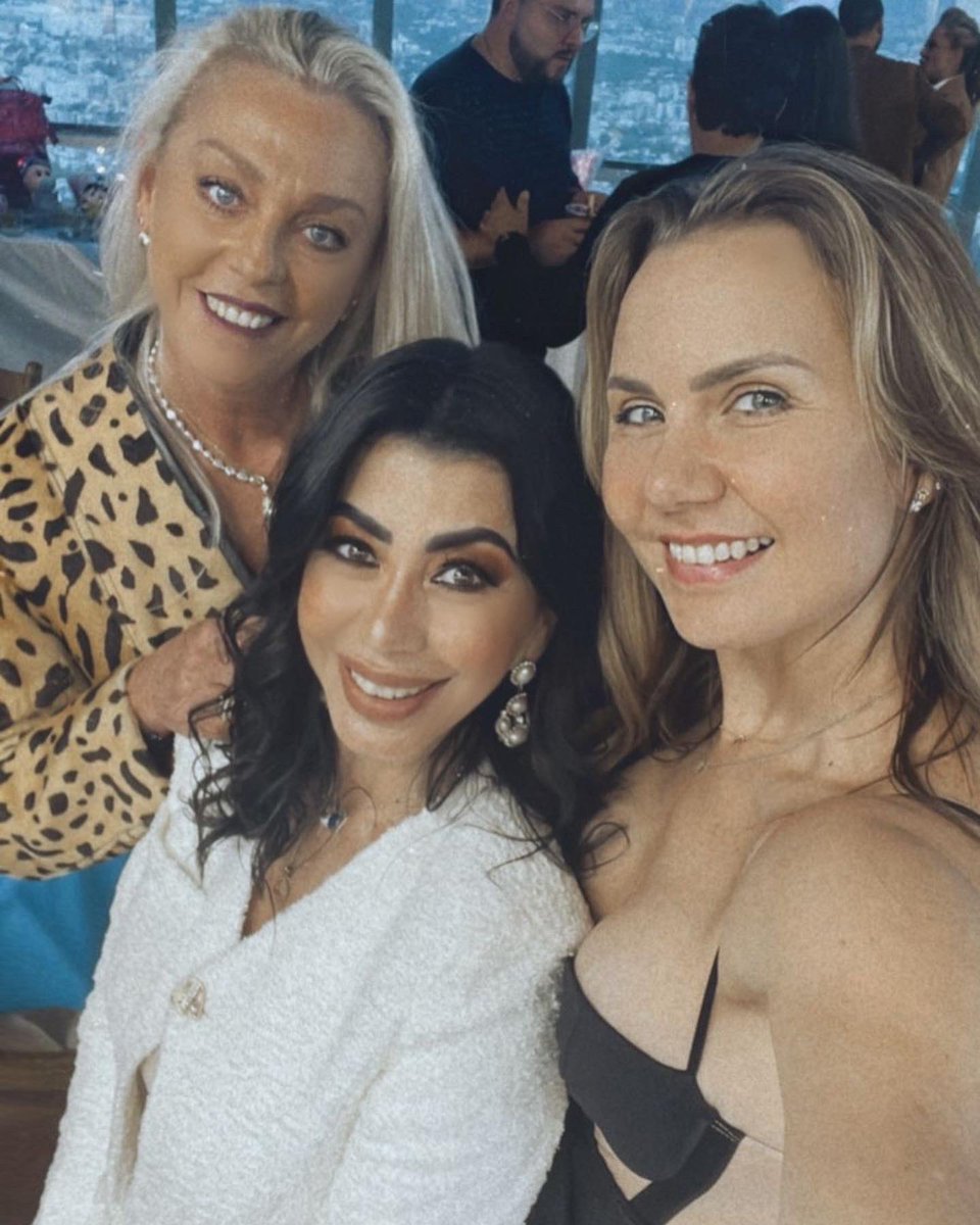 PArsof's tweet photo. .Feliz de celebrar la próxima llegada de #Churrito BB con mi segunda familia por elección y regalo de vida.

Las amooo siempre y para siempre @andyescalona @Andy__Rodriguez #Nat #Pau 

Me encanta ver a grandes y queridos amigas y amigos. 

#ChurritoBB
#FamilyandFriends
#🇲🇽❤️ https://t.co/rAz79r9D67