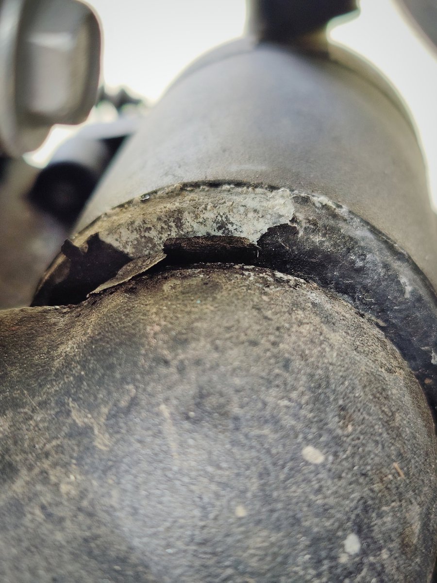 IamTejasK's tweet photo. Where's the quality of Engine Paint of new Meteor in 1 year ? @royalenfield @RoyalEnfieldIn @sidlal https://t.co/Fzi1uJXxFI