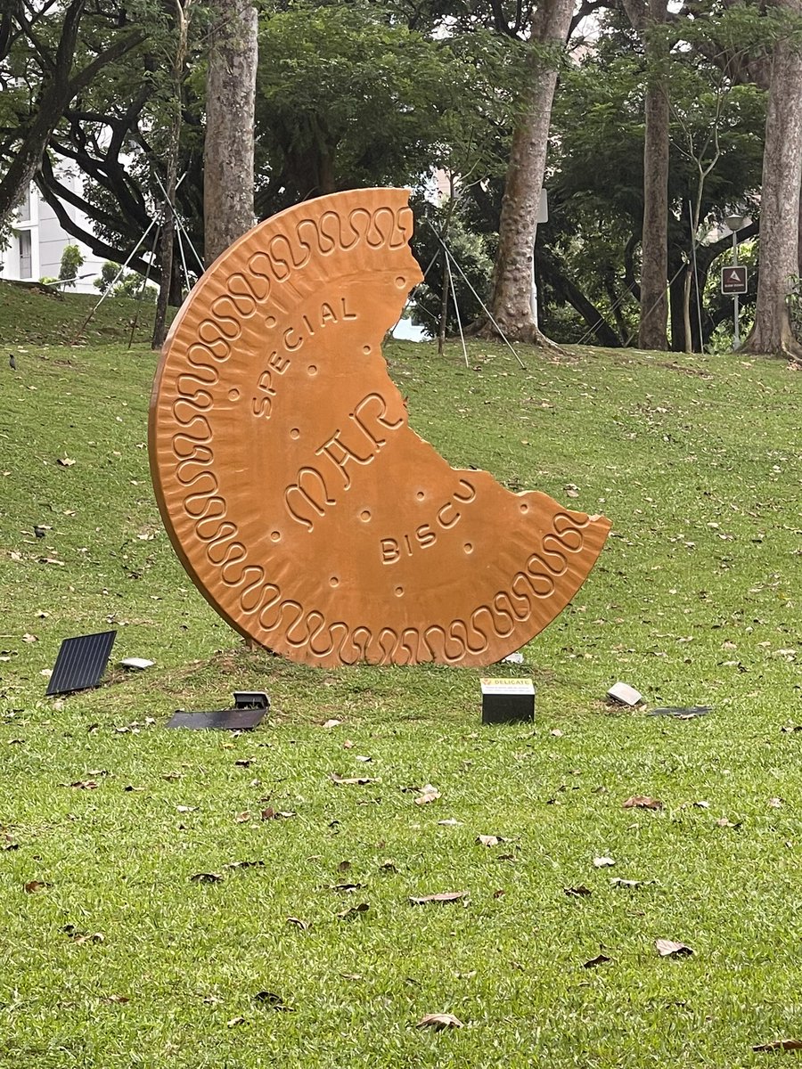 suprakasam's tweet photo. Never really eaten biscuits in a park, but love this installation that is a reminder of the small moments we appreciate better since the pandemic. https://t.co/NioAcu63rE
