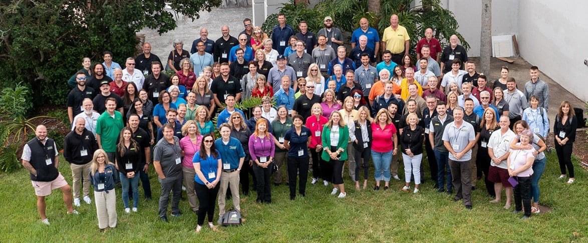 BarkBustersPhx's tweet photo. So amazing to be here in beautiful Florida with my Bark Busters Home Dog Training USA Family. Always great to network, learn, and bond over our shared mission to save dogs! β€οΈπΎ #barkbustersphoenix #dogtraining #dogtrainer #worldsbiggest https://t.co/IaC2ToaOxD