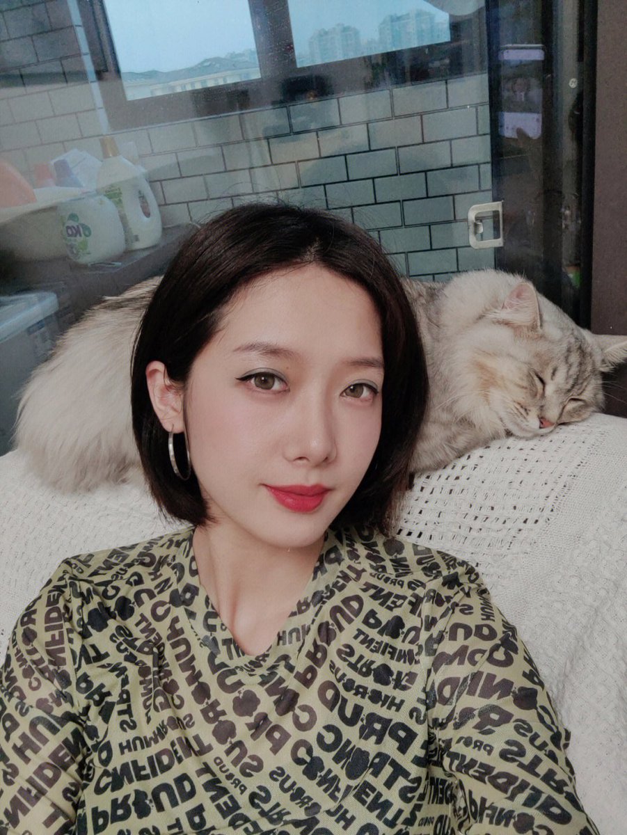 dfg39928599's tweet photo. 冒个泡 证明还活着😂😂 https://t.co/zAxoj3YcZ7