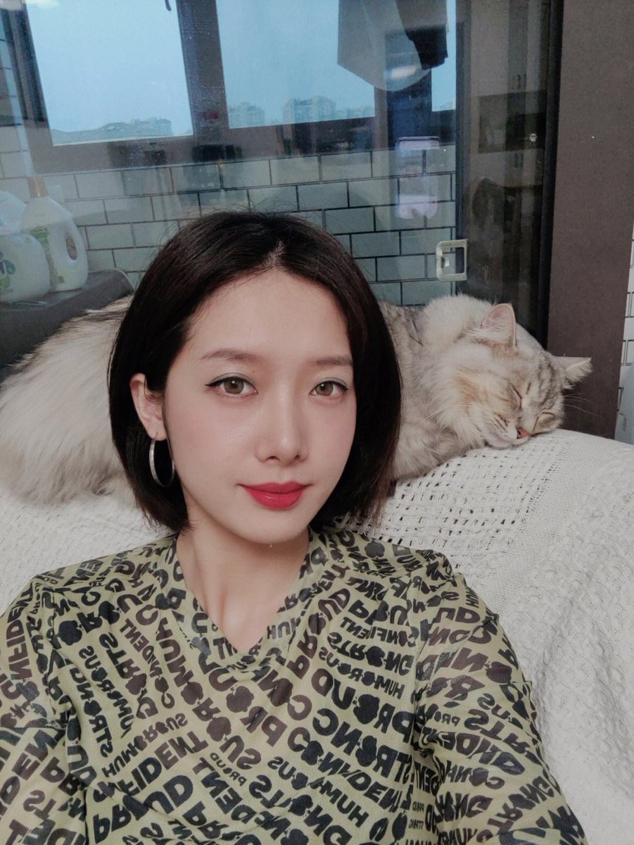 dfg39928599's tweet photo. 冒个泡 证明还活着😂😂 https://t.co/zAxoj3YcZ7