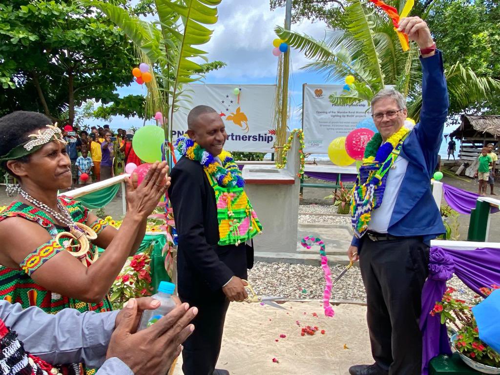 AusHCPNG's tweet photo. It’s great to be in Morobe to launch 🇦🇺-funded #WASH &amp; solar facilities. 

The toilets, showers, taps and solar lighting will benefit 12,000 people, especially women and girls, increasing their personal safety, improving health and time for education and work.
#PNGAusPartnership https://t.co/U5tJG6XqxB