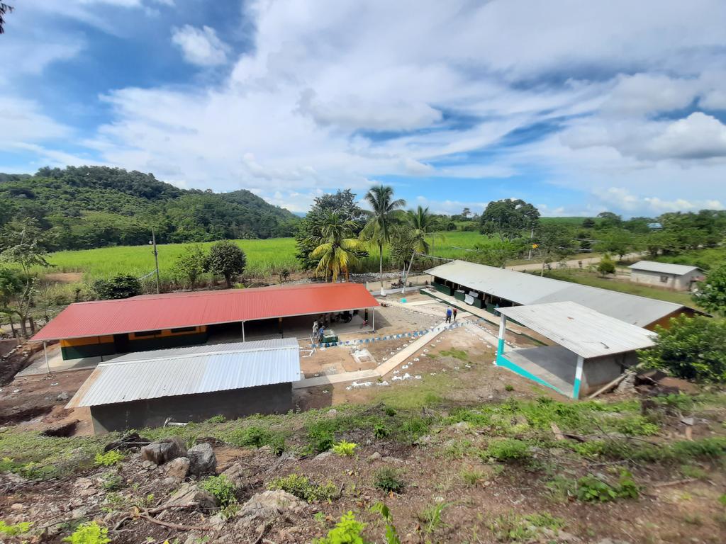 ¡100 proyectos de Escuelas de Corazón! En la Comunidad Los Puentes junto a Cepudo-FFTP,  Azucarera Chumbagua, Grupo Cadelga y Alcaldía Municipal celebramos la entrega del proyecto de remodelación de edificio antiguo, construcción de Kínder y Aula Técnica.