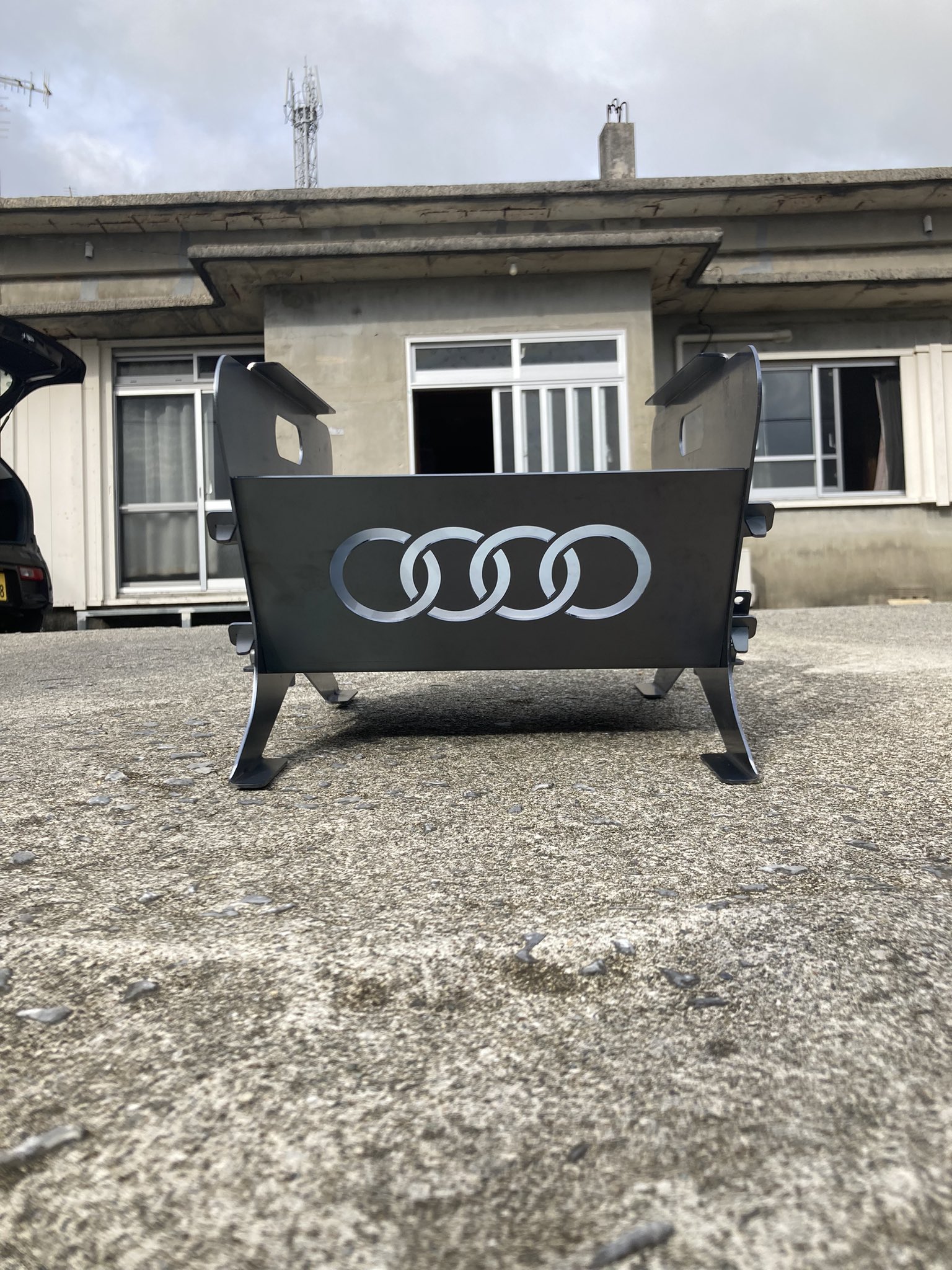 アウディ看板 （Audi オリジナル焚き火台 限定30台？）