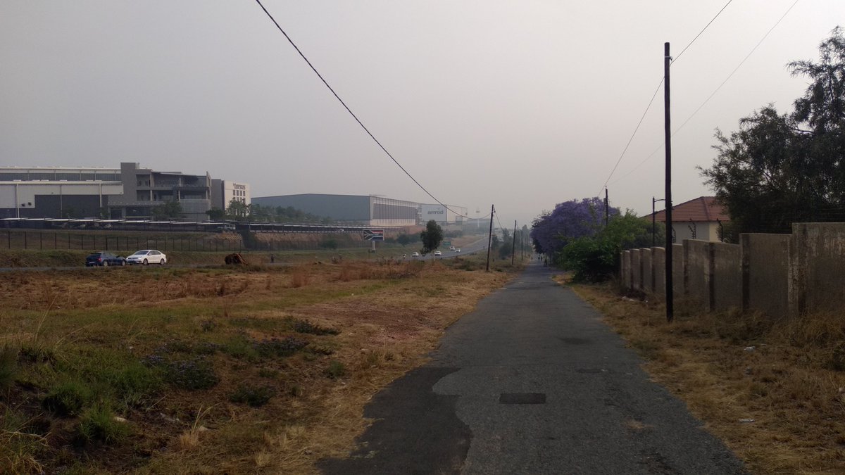 Hende7605's tweet photo. @JHBWater , water leak in Buccleuch off old Pretoria Rd. Public road. https://t.co/xJUnYuWDlS