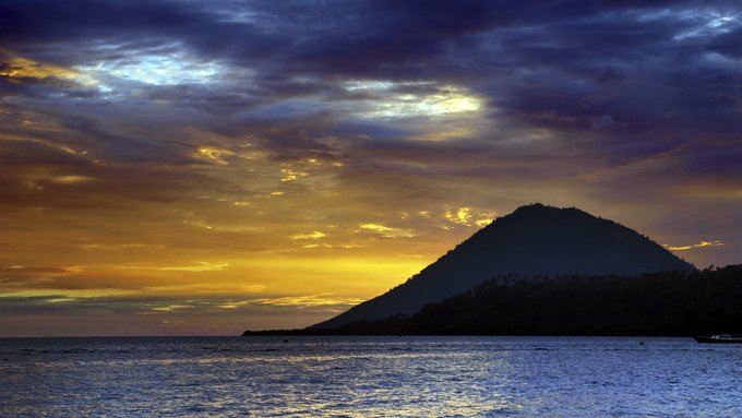 Jean_doge's tweet photo. ⚡ Lembeh Sunset II ⚡

Part of my Sunset Series

➡ 50% of sales will go back into the #NFTCommunity

👇 click 👇
https://t.co/BUVfxWCgt0 #artwork #NFT #NFTart #sunset #nftcollector #cryptoartist #NFTs #wezenaar #rickwezenaar https://t.co/z3gKBVtRen