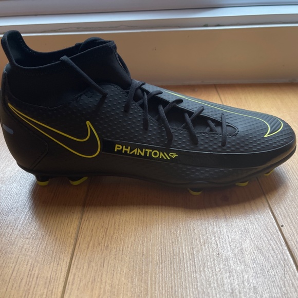 FloremDecoris's tweet photo. So good I had to share! Check out all the items I'm loving on @Poshmarkapp #poshmark #fashion #style #shopmycloset #nike #fashionnova #hm: https://t.co/j24QLgLNZp https://t.co/8T7ZbSbjIz