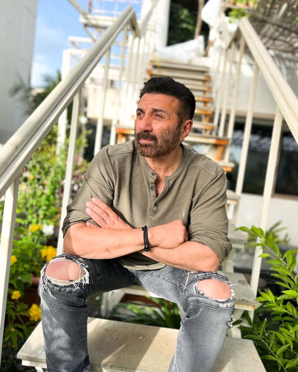 the_singh45's tweet photo. आज हमारे चाहिते और bollywood के iron men mr. @iamsunnydeol Jee का birthday है। आप हमेशा स्वस्थ रहे।। जिन्होने बेताब से शुरुआत किए थे,और अभी तक फिल्मी दुनिया पर राज कर रहे है! आपके बारे मे जितना बोलो वह भी कम है। #godofaction #loveyoupaji #happybirthdaysunnydeol 🙏 https://t.co/Ld8hQsDpkG