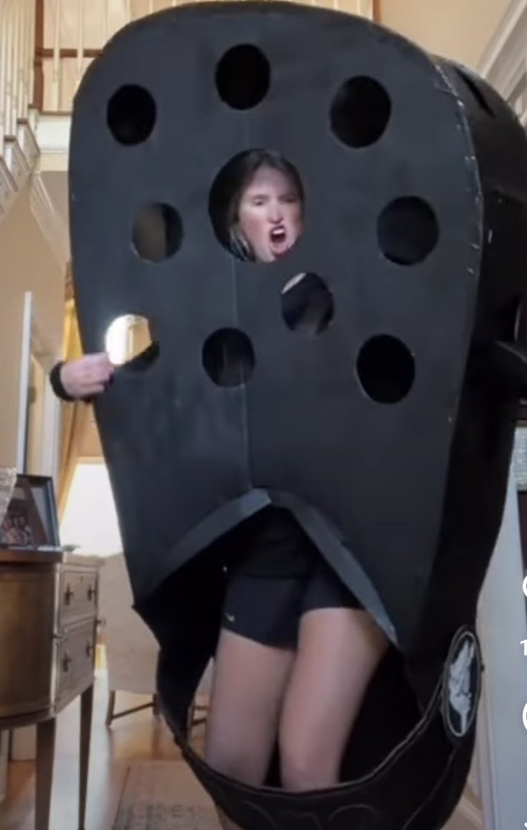420iloveweed's tweet photo. Found my Halloween costume guys.
#CrocsRule https://t.co/vpBbyMaied