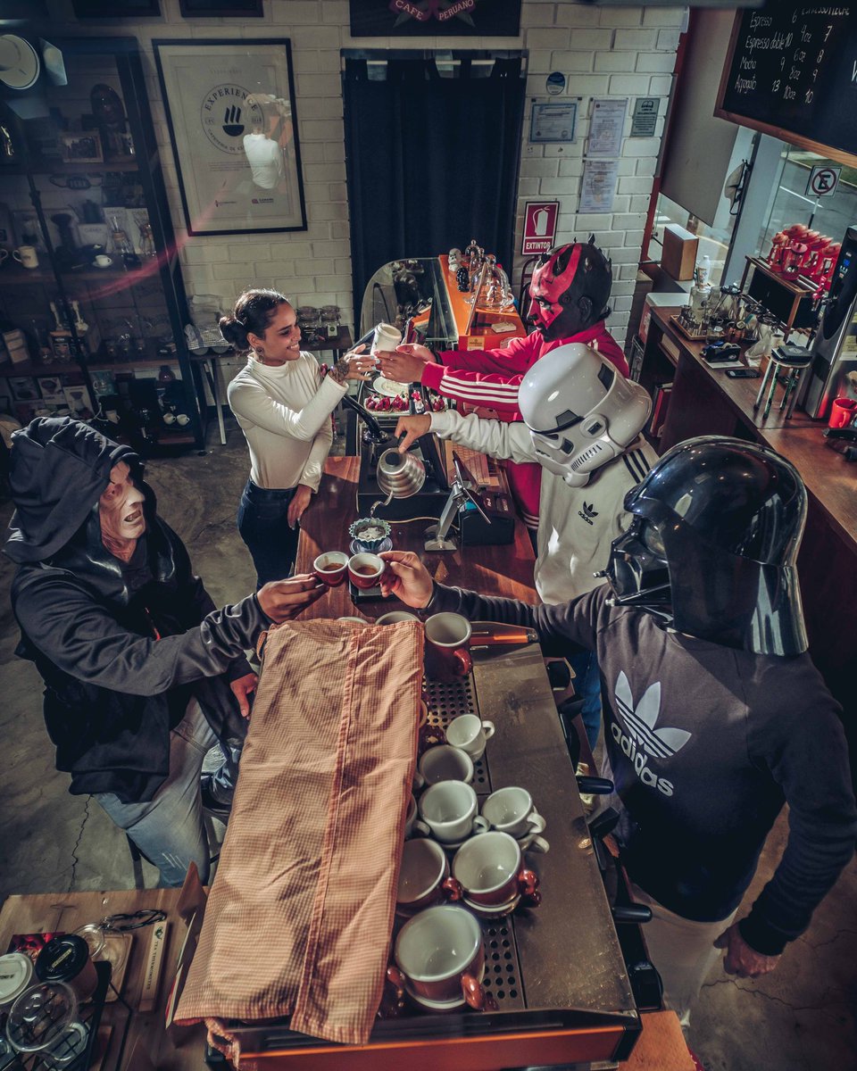 OrigenTC's tweet photo. ¡Café con amigos!
#starwars #darthvader #darthsidius #darthmaul #leia #stormtrooper #coffee #cafe #coffeefriends #specialtycoffee #cafesespeciales #lamarzocco https://t.co/CtJAzuaKKP