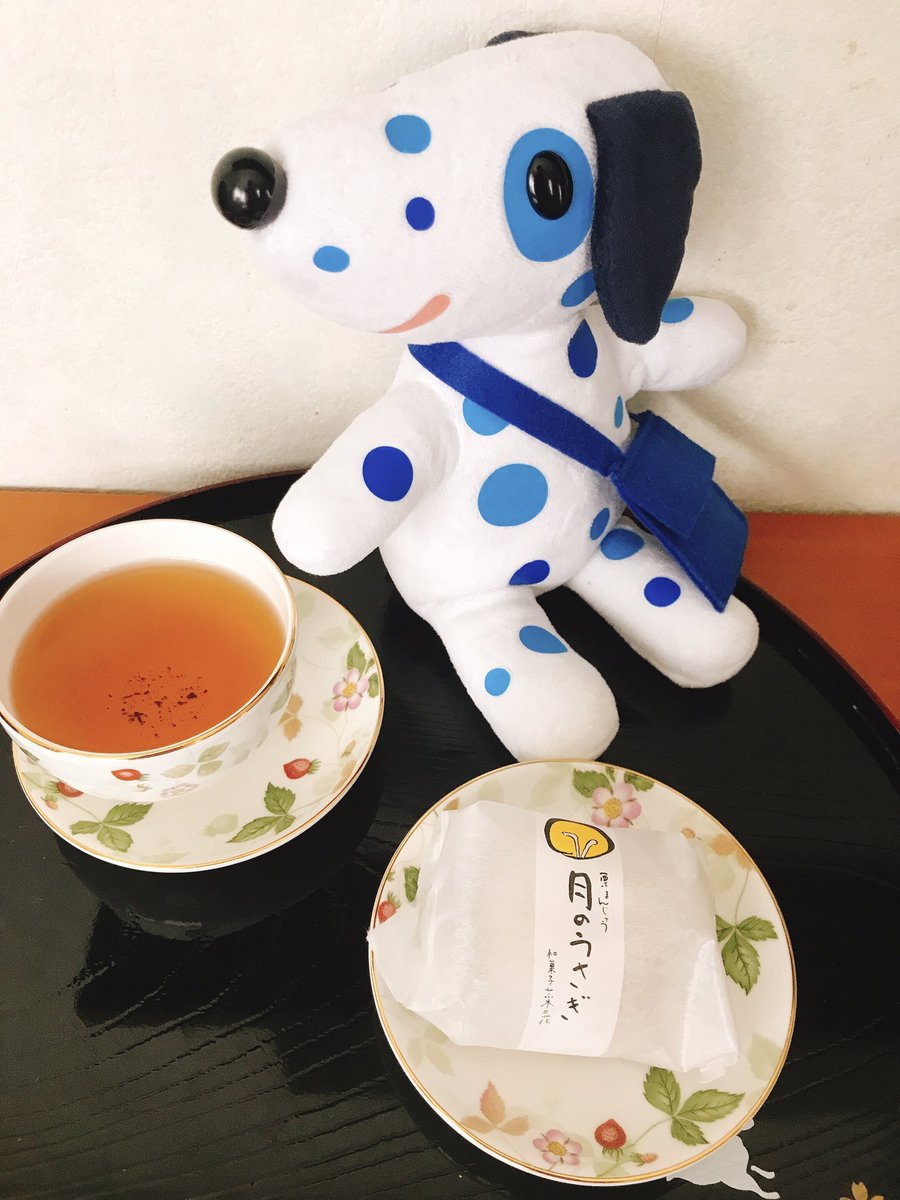 marika_teatime's tweet photo. ついに買ってしまった💕
ブルーダルちゃん人形🐶

昨日、仕事の帰りに
新横浜の新幹線土産物コーナーで
見つけました💕

今日は箱根のお饅頭を
一緒に食べます✨

これから横浜の街を沢山一緒に
歩こうね🐶💕
ブルーダルちゃんの詳細は
公式ページを見てね💕

 #ブルーダル #Bluedal https://t.co/4X0YXlq6HQ