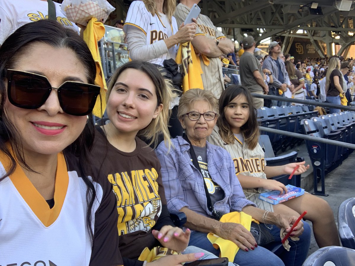 HRrelationspro's tweet photo. Go Padres!  Beat the Phillies #PadresWin #capturethemoment #petcopark @Padres https://t.co/V2I6TJMfTR