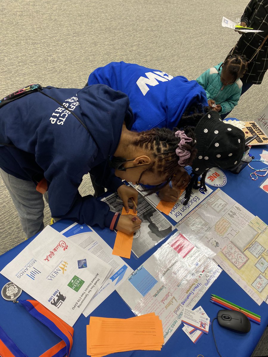 Cre8tiveRhodes's tweet photo. A wonderful night at the R2i2 CATE Expo!! I am so proud of my ladies for showing their leadership as IB Students! Students showcased their creativity in IB Business Mgmt! God is so awesome! Amazing night! @RNECavaliers @rne_ib #IBStudents #CTEExpo @RichlandTwo https://t.co/Xnr8NSI7ZM