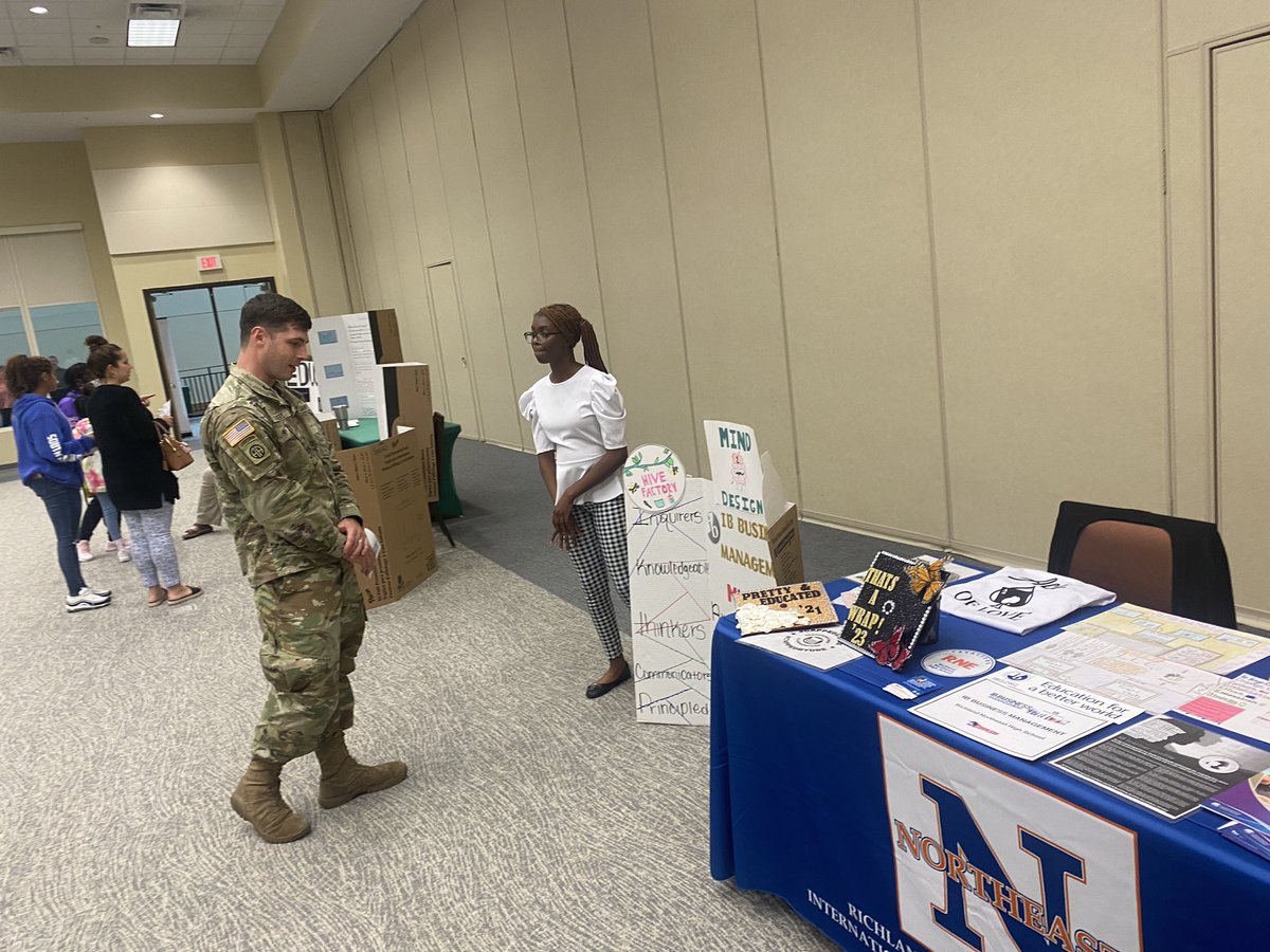 Cre8tiveRhodes's tweet photo. A wonderful night at the R2i2 CATE Expo!! I am so proud of my ladies for showing their leadership as IB Students! Students showcased their creativity in IB Business Mgmt! God is so awesome! Amazing night! @RNECavaliers @rne_ib #IBStudents #CTEExpo @RichlandTwo https://t.co/Xnr8NSI7ZM