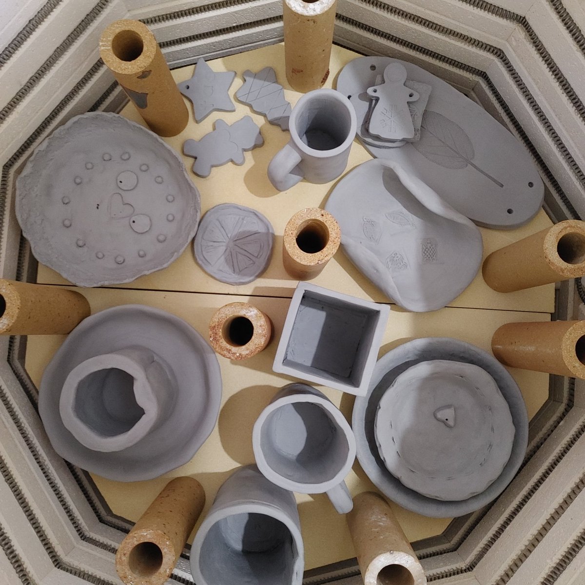 mskbarker's tweet photo. Ready to bisque ๐ฅ #clayfordays @PVECPanthers @PVECStudentCo @SSRCE_NS #clay #highschoolart #artsed https://t.co/SdCDZhIfHm