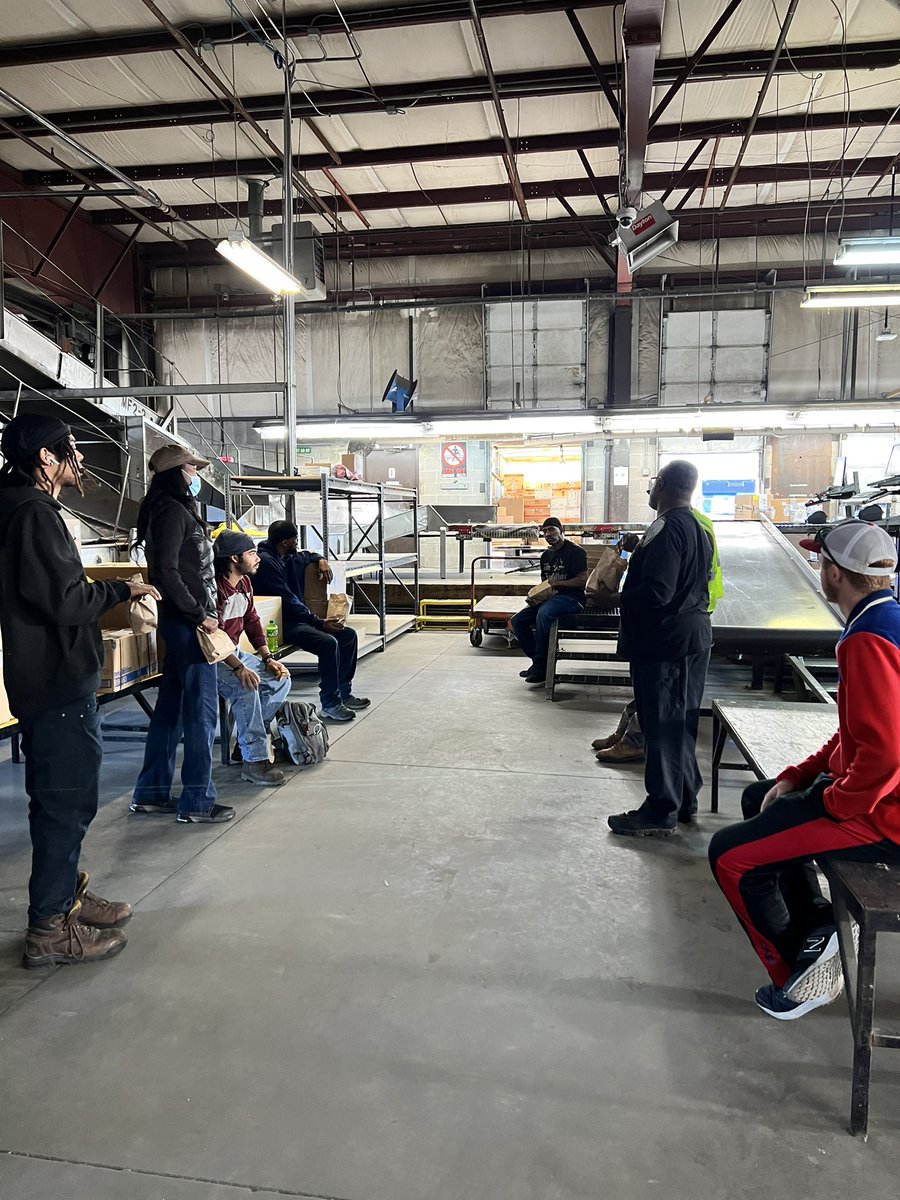 ChspNc's tweet photo. Special treat for our local sort team, injury free for over 3 years! #injuryfree #goingstrong #safetystrong #browncafe #upsers #ups #upser #chsp #safety #safetyfirst https://t.co/5UeebvHXlE