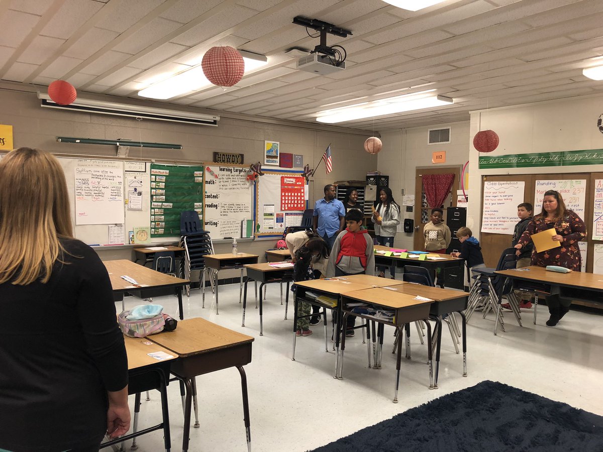 vandygriffs331's tweet photo. Thank you SES families and staff for your participation in our first Family Engagement! You make the positive difference!! @SESBulldog @YCSD https://t.co/4yoilXgk28