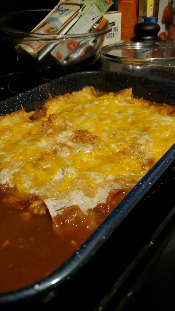 phantombatman's tweet photo. Boom! My boredom leads to my yummy ass cheese enchiladas! #PugFam #PugFamKitchen @TwitchRetweetzz @BlazedRTs https://t.co/4cOOcSptLN
