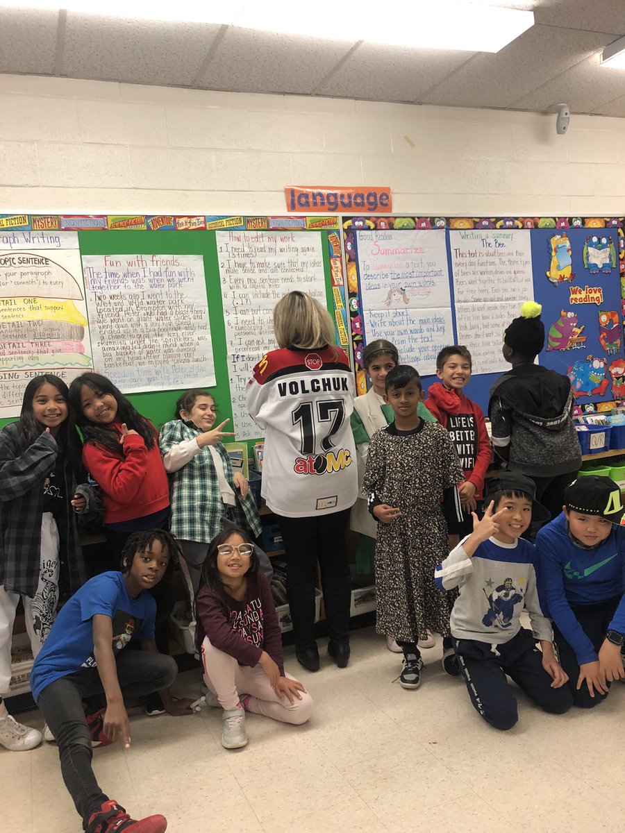 Mrs_O_Volchuk's tweet photo. Gr. 4s showed their support for the re-usable textile day. Way to go cougars!#ecospiritweek https://t.co/LBuAXyb2mM
