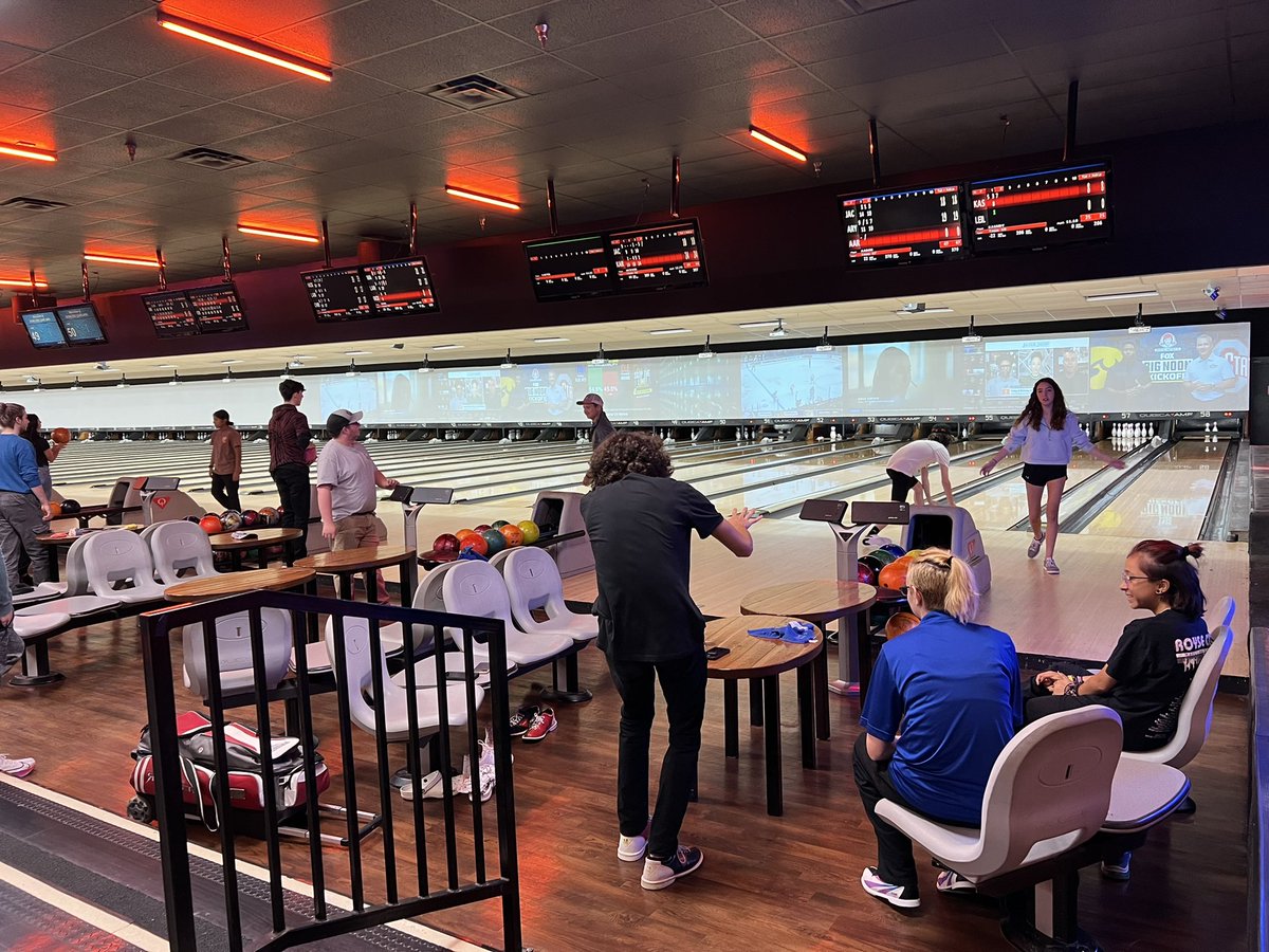 mrsburrow211's tweet photo. Tonight, we hosted our very first North Forney HS Bowling Team tryout!! Wow! What a milestone! We have a second tryout next week for anyone else interested 😎 @NFHS_TrueNorth https://t.co/EWD9SSznT6