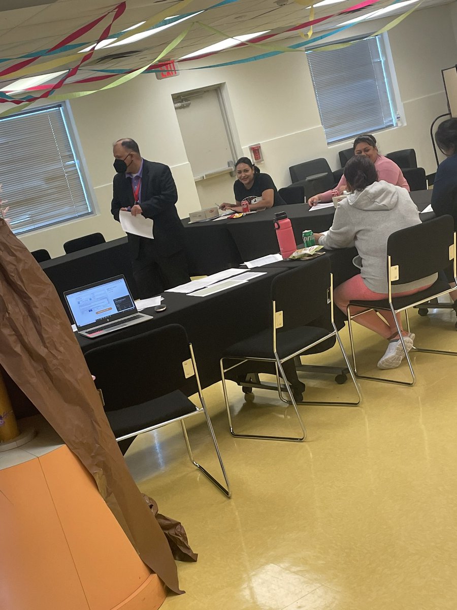 BellfortECCHISD's tweet photo. Thank you to our @HISDFACE representative and our amazing 🤩 parents for participating in our campus Family Friendly walkthrough today at The H.I.V.E.🐝 We appreciate the partnership 🤝🏼 and feedback to help make the H.I.V.E. Thrive this year and beyond! 🖤💛 https://t.co/MYVGqAhLOd