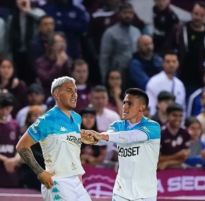 RacingLobos's tweet photo. Ahí estamos, firmes peleando hasta el final, cómo lo soñamos desde el día 1.

Te alentarnos hasta el final🤍💙🤍 https://t.co/wYIZS52dcK