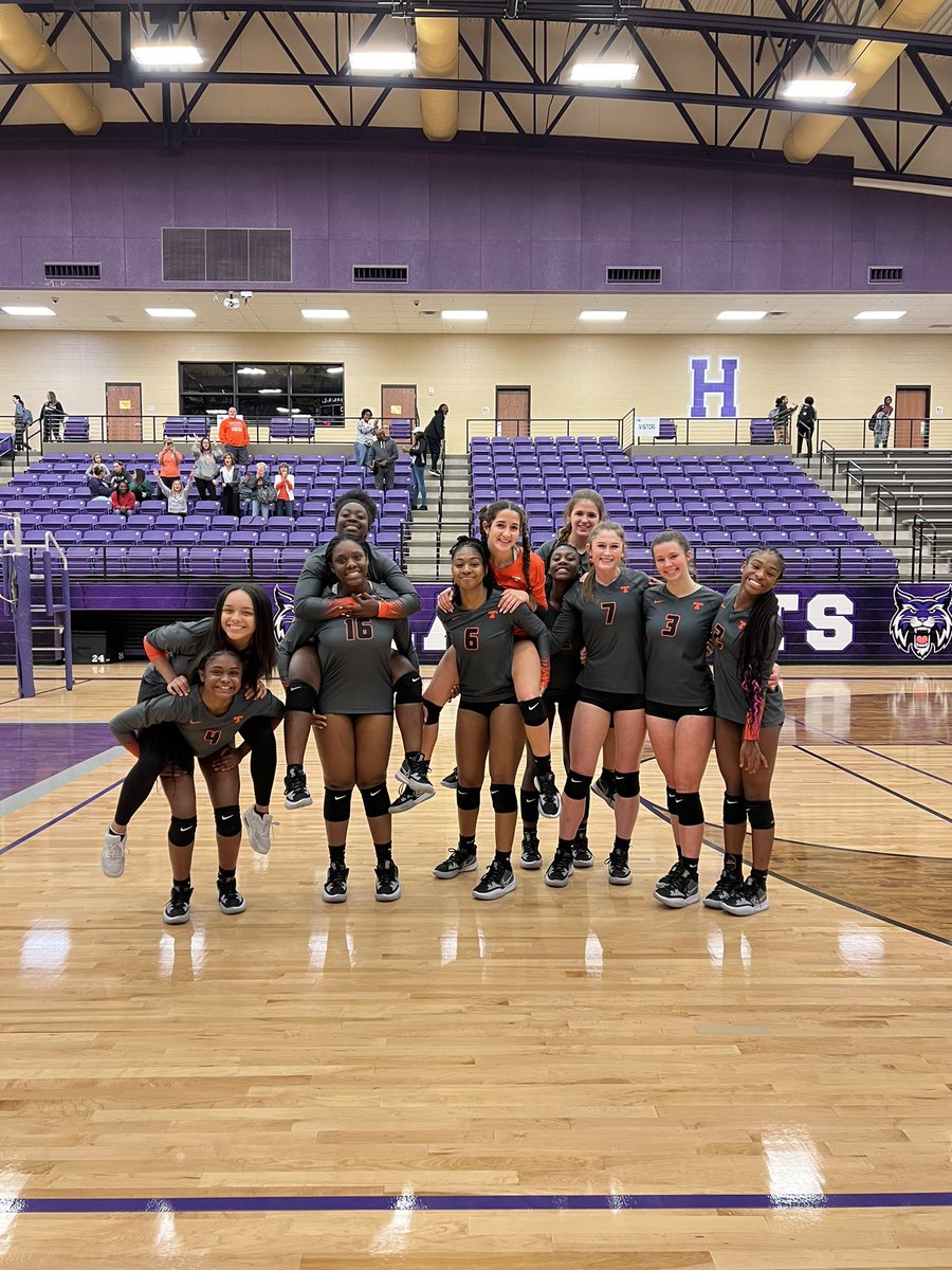 Big Game = Big win!! Lady Tigers sweep Hallsville! 🧹🧡🐅🏐